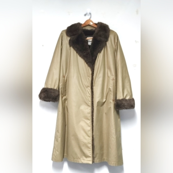 London Fog women's trench coat with fur trimming and lining tan Size: Pe… - Picture 1 of 9